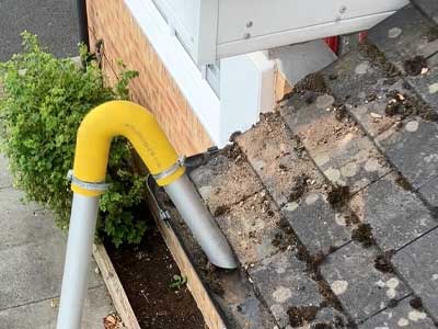 Starting a job with the gutter vacuum